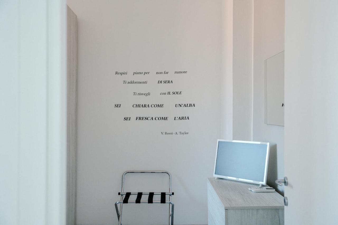 Bright Home - The House Of Travelers Como Eksteriør billede