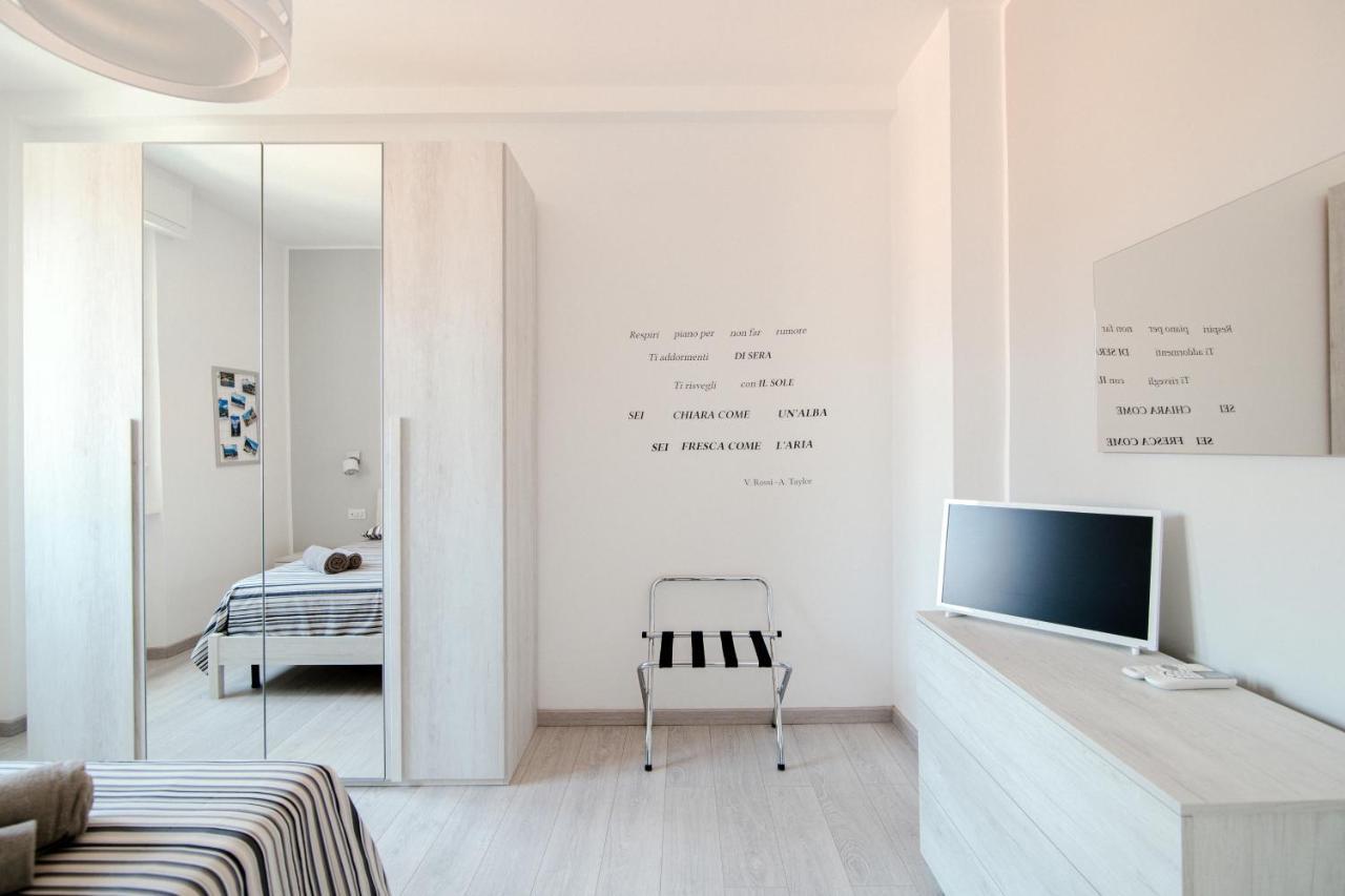 Bright Home - The House Of Travelers Como Eksteriør billede