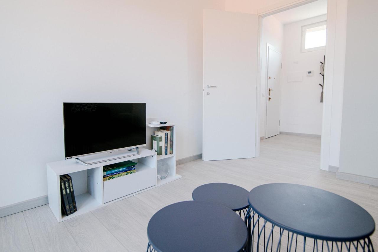 Bright Home - The House Of Travelers Como Eksteriør billede